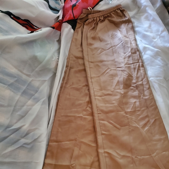 Draper and Damon's silk pants - Picture 3 of 4